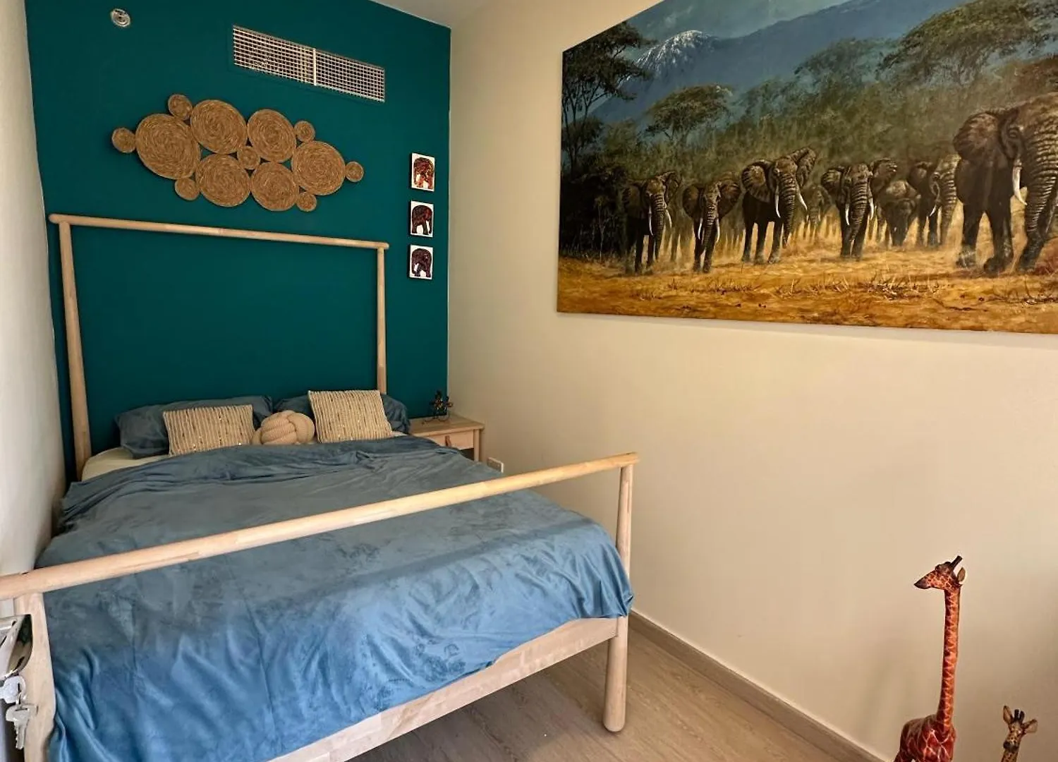 Room For Rent, African Inspired Style With Stunning Sea View In Jbr Dubai Homestay