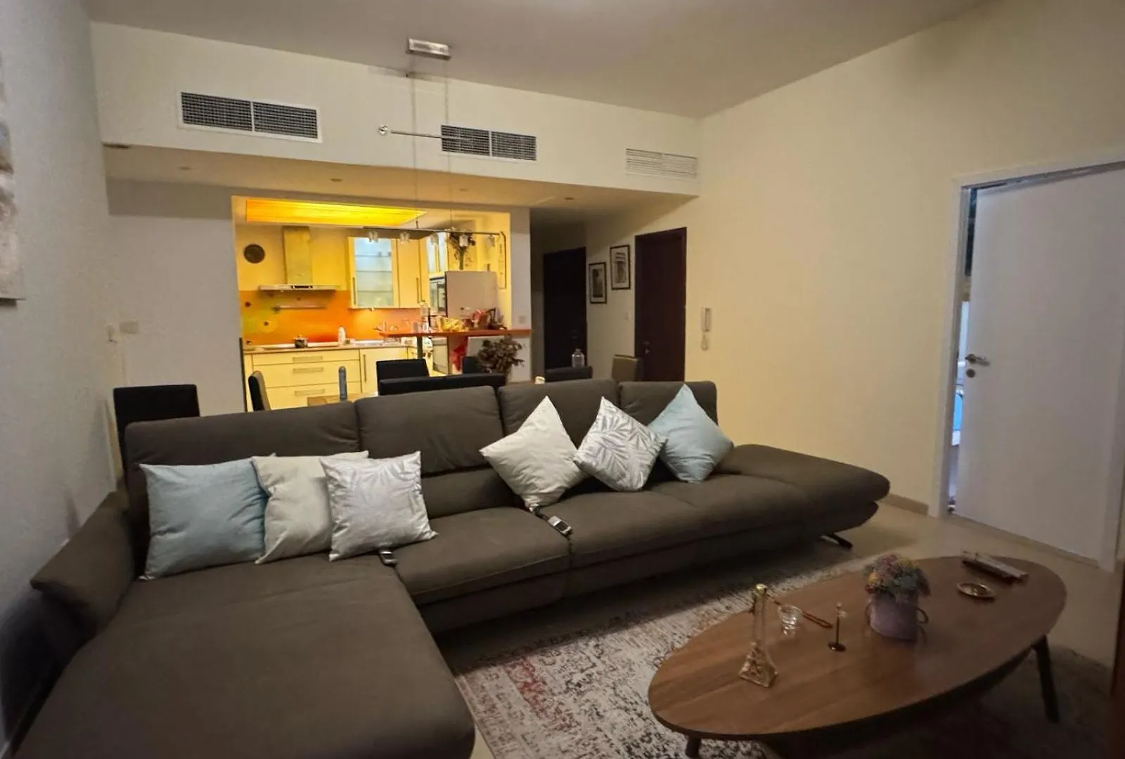 Homestay Room For Rent, African Inspired Style With Stunning Sea View In Jbr Dubai