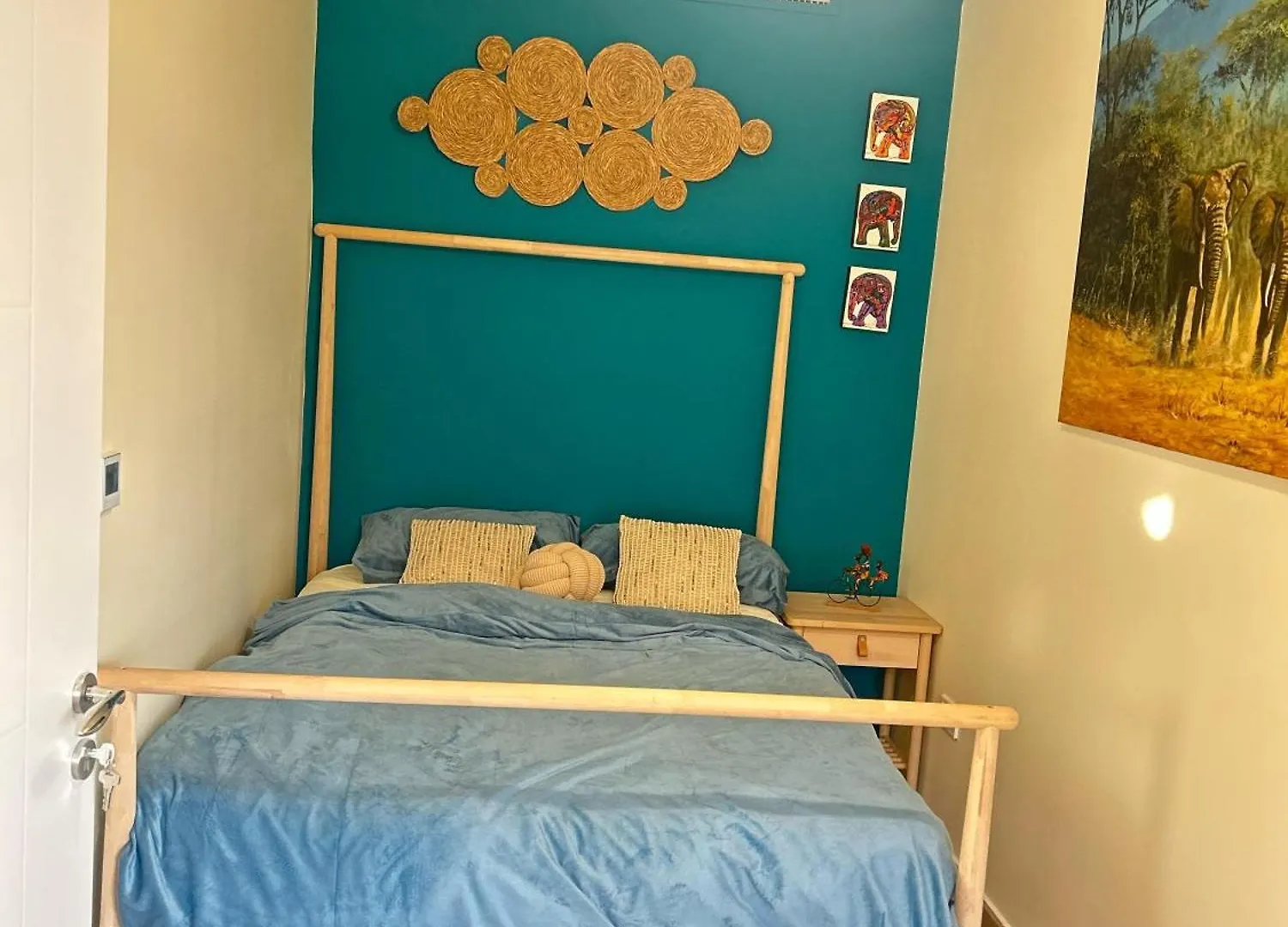 Room For Rent, African Inspired Style With Stunning Sea View In Jbr Dubai Homestay